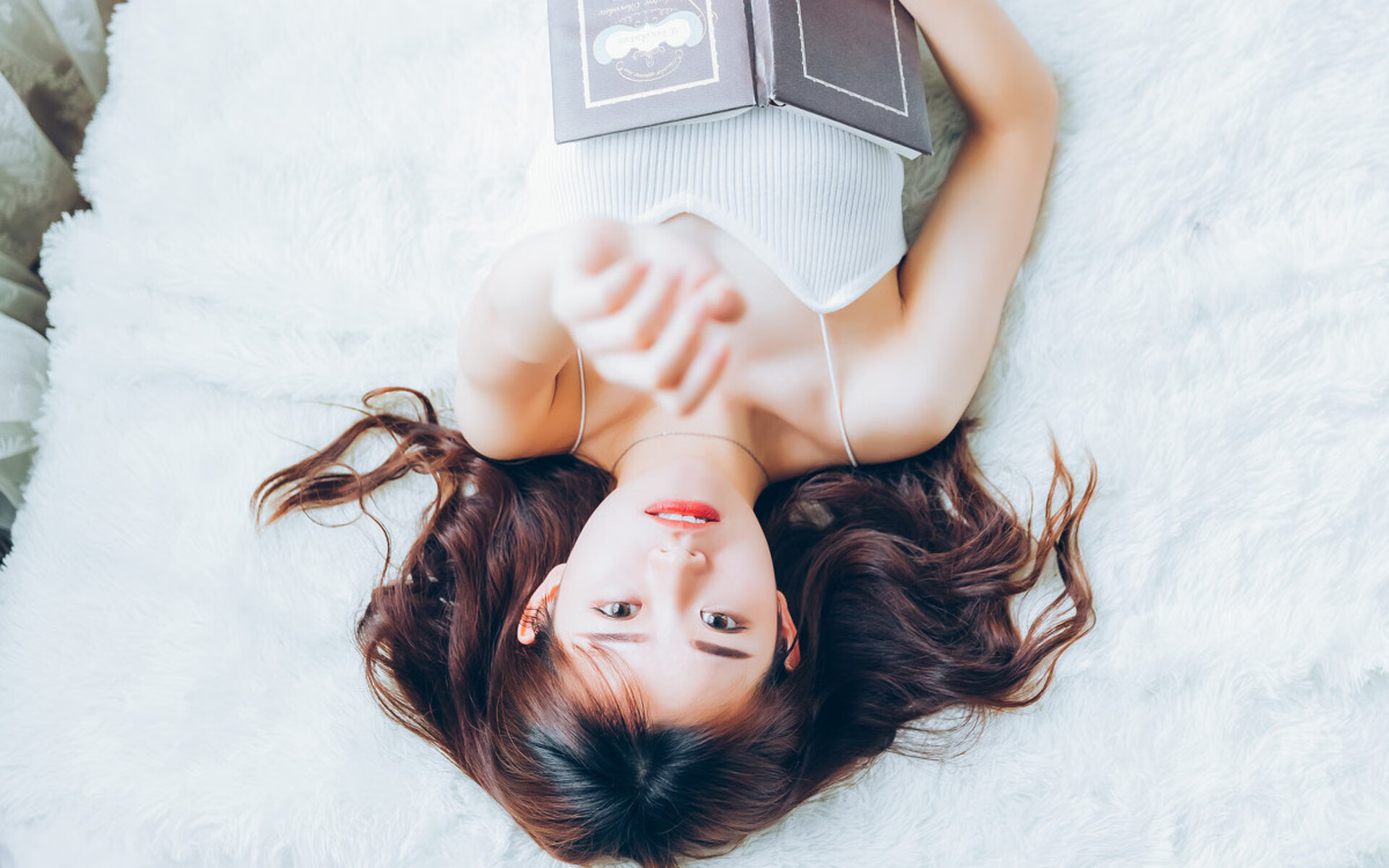 看，那夜寒光迸裂，当爵士的狂想曲遇上深圳铁壁，一双浓眉如何撕碎所有质疑