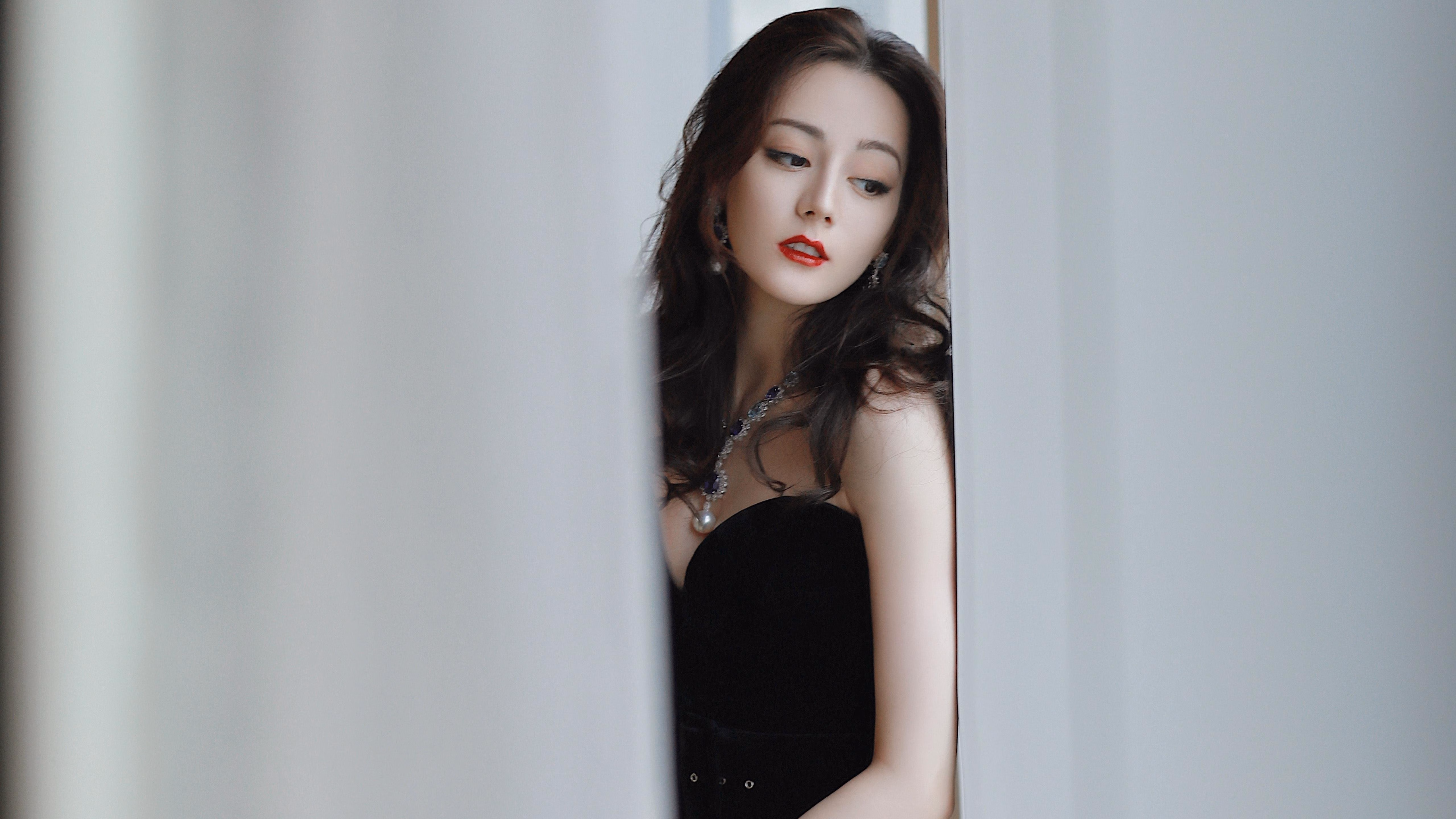 钢铁巨兽的咆哮,德罗赞在世界排名争夺战的史诗之夜